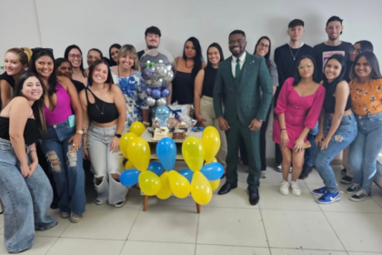 Estudos analisados por Oluwatosin Tolulope Ajidahun revelam como a poluição do ar pode comprometer gametas e desequilibrar hormônios reprodutivos.