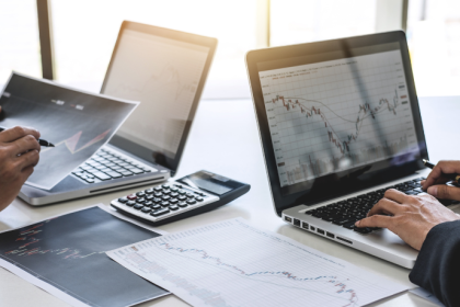 Rodrigo Balassiano analisa os desafios regulatórios enfrentados na administração de fundos híbridos.