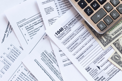 As vantagens fiscais de holdings patrimoniais incluem proteção, sucessão facilitada e economia tributária, destaca Alex Nabuco dos Santos.