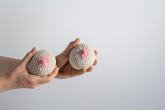 Punção ou biópsia da mama: Vinicius Tadeu Sattin Rodrigues explica as diferenças entre os exames e quando cada um é indicado no diagnóstico mamário.