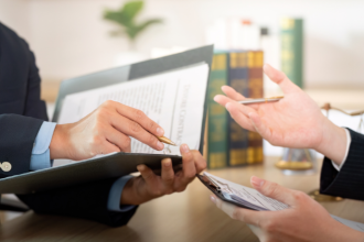 A reputação jurídica como fator de competitividade empresarial segundo Hebron Costa Cruz de Oliveira.